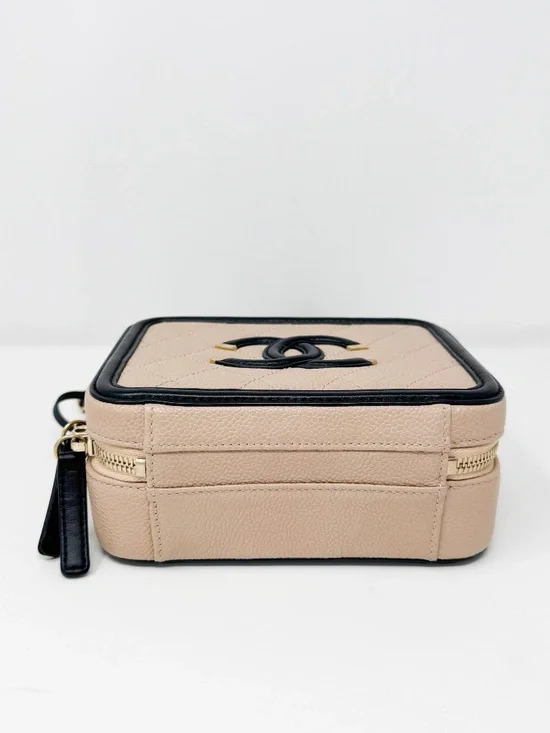 Chanel Beige Filigree Vanity Case - Picture 4 of 10